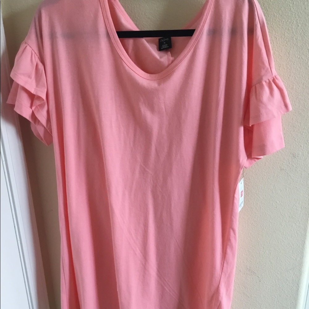 pink t shirt